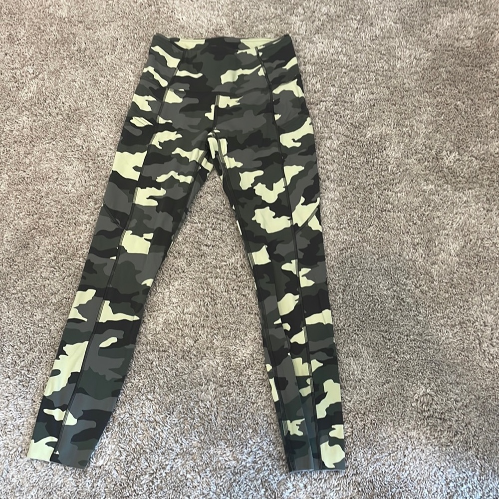 barley worn lulu leggings no holes, rips, good condition etc.